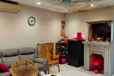 RENOVATED Freehold 4-bed 3 Storey House in Taman Sri Wangsa Batu Berendam