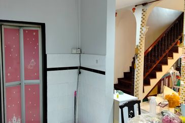 RENOVATED Freehold 4-bed 3 Storey House in Taman Sri Wangsa Batu Berendam