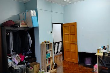 RENOVATED Freehold 4-bed 3 Storey House in Taman Sri Wangsa Batu Berendam