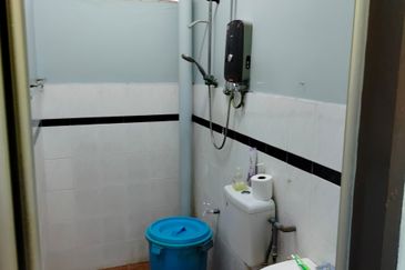 RENOVATED Freehold 4-bed 3 Storey House in Taman Sri Wangsa Batu Berendam