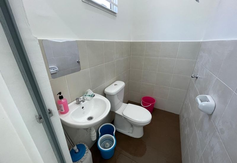 BELOW BANK VALUE Good Condition Freehold 4-bed 2 Storey House in Scientex Durian Tunggal 2