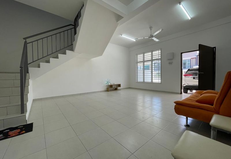 BELOW BANK VALUE Good Condition Freehold 4-bed 2 Storey House in Scientex Durian Tunggal 2