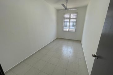 BELOW BANK VALUE Good Condition Freehold 4-bed 2 Storey House in Scientex Durian Tunggal 2