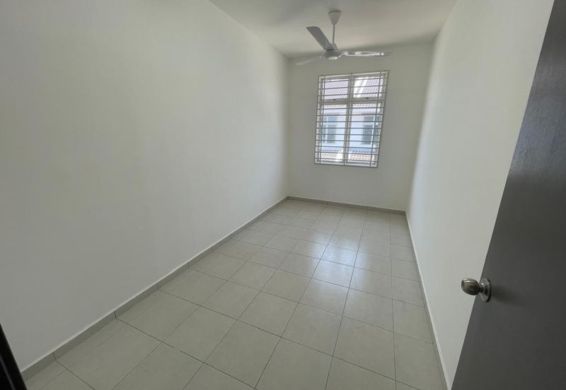 BELOW BANK VALUE Good Condition Freehold 4-bed 2 Storey House in Scientex Durian Tunggal 2