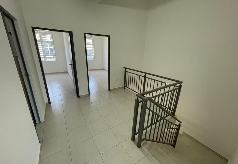 BELOW BANK VALUE Good Condition Freehold 4-bed 2 Storey House in Scientex Durian Tunggal 2