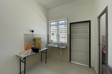 BELOW BANK VALUE Good Condition Freehold 4-bed 2 Storey House in Scientex Durian Tunggal 2