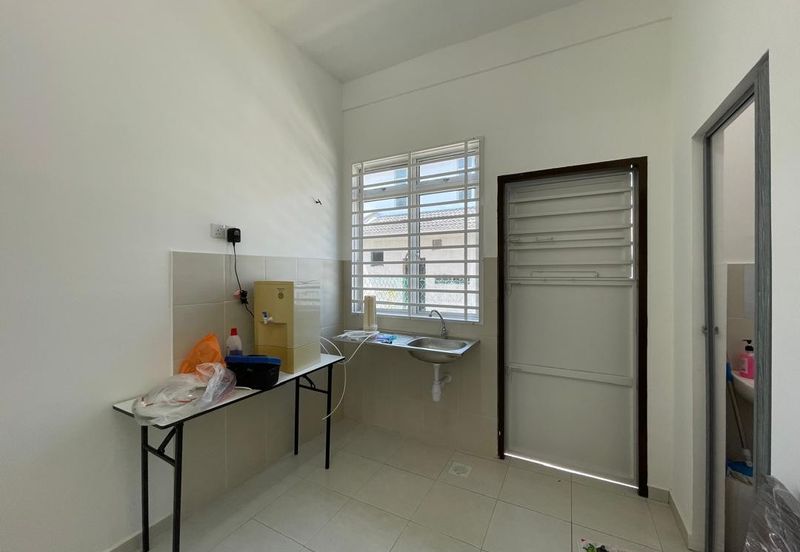 BELOW BANK VALUE Good Condition Freehold 4-bed 2 Storey House in Scientex Durian Tunggal 2