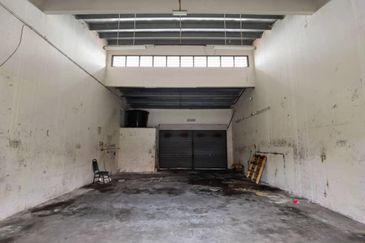 Single 1 Storey Workshop / Warehouse in Taman IKS Duyong