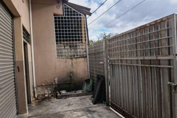 Single 1 Storey Workshop / Warehouse in Taman IKS Duyong