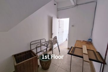 END LOT Facing Main Road Ground Floor 3 Storey Shoplot near Pay Fong in Ong Kim Wee