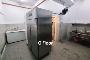 END LOT Facing Main Road Ground Floor 3 Storey Shoplot near Pay Fong in Ong Kim Wee