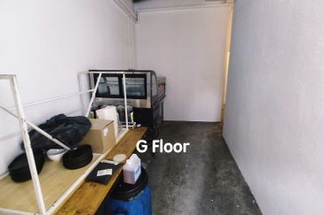 END LOT Facing Main Road Ground Floor 3 Storey Shoplot near Pay Fong in Ong Kim Wee