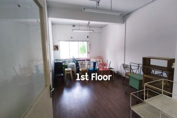 END LOT Facing Main Road Ground Floor 3 Storey Shoplot near Pay Fong in Ong Kim Wee