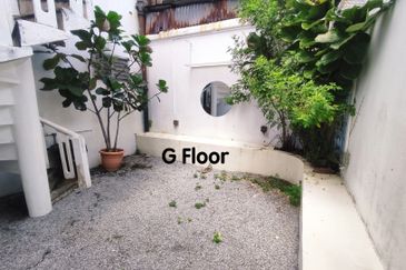END LOT Facing Main Road Ground Floor 3 Storey Shoplot near Pay Fong in Ong Kim Wee
