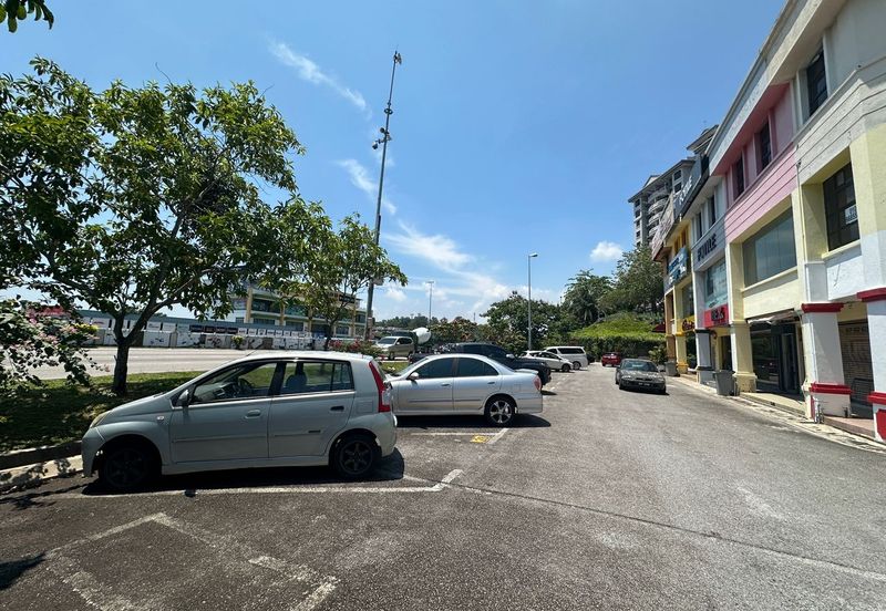 STRATEGIC FACING MAINROAD Corner 3 Storey Shoplot Shop Office in Cheng Height