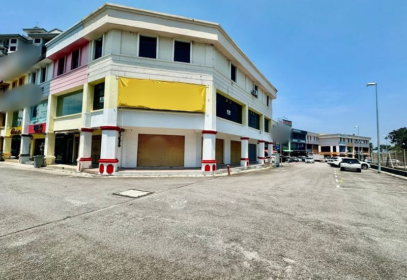 STRATEGIC FACING MAINROAD Corner 3 Storey Shoplot Shop Office in Cheng Height