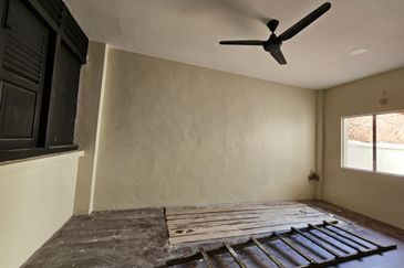 NEWLY RENOVATED Ground Floor 2 Storey Shop Double Storey Shoplot Kampung Hulu