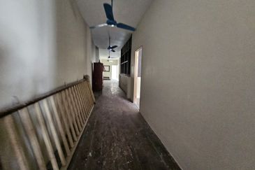 NEWLY RENOVATED Ground Floor 2 Storey Shop Double Storey Shoplot Kampung Hulu