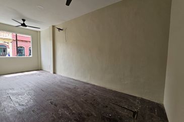 NEWLY RENOVATED Ground Floor 2 Storey Shop Double Storey Shoplot Kampung Hulu