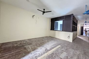 NEWLY RENOVATED Ground Floor 2 Storey Shop Double Storey Shoplot Kampung Hulu