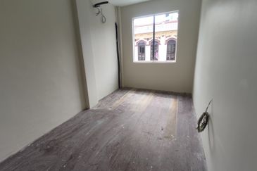 NEWLY RENOVATED Ground Floor 2 Storey Shop Double Storey Shoplot Kampung Hulu
