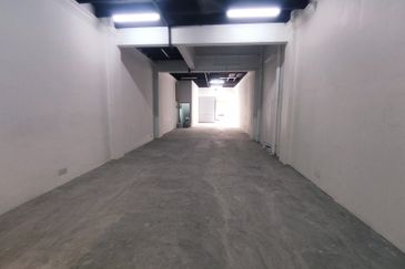 NEWLY RENOVATED Ground Floor 2 Storey Shop Double Storey Shoplot Kampung Hulu