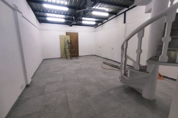 NEWLY RENOVATED Ground Floor 2 Storey Shop Double Storey Shoplot Kampung Hulu