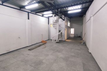 NEWLY RENOVATED Ground Floor 2 Storey Shop Double Storey Shoplot Kampung Hulu