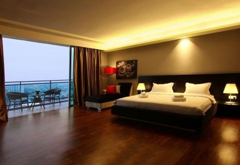 THE SHORE @ THE RIVER