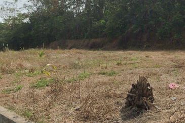 FREEHOLD Residential Zoning Land Tangga Batu.