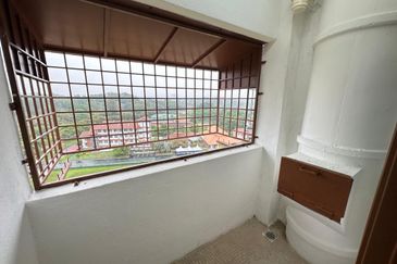 FREEHOLD 3-bed Pangsapuri Laksamana Cheng Ho