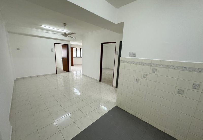 FREEHOLD 3-bed Pangsapuri Laksamana Cheng Ho