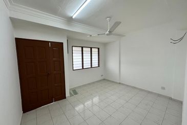 FREEHOLD 3-bed Pangsapuri Laksamana Cheng Ho