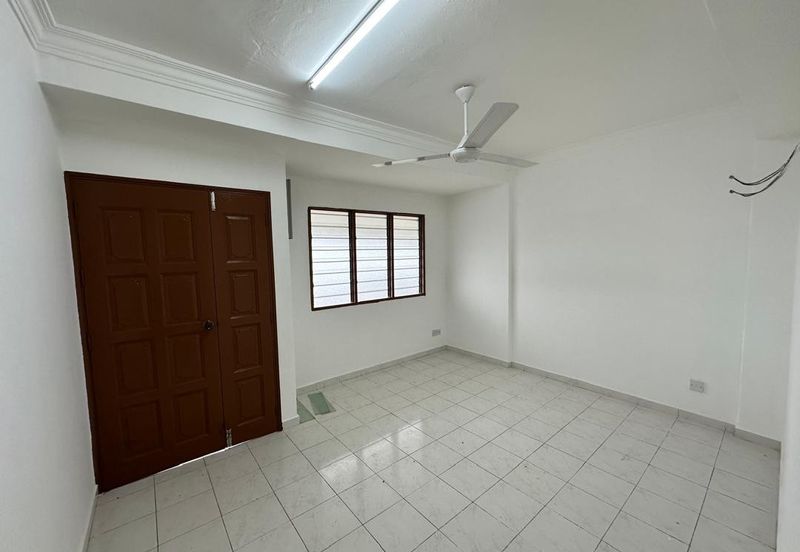 FREEHOLD 3-bed Pangsapuri Laksamana Cheng Ho