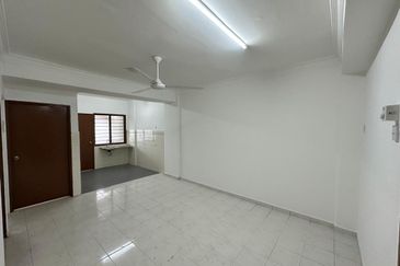 FREEHOLD 3-bed Pangsapuri Laksamana Cheng Ho