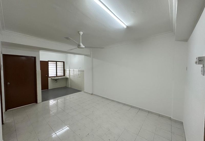 FREEHOLD 3-bed Pangsapuri Laksamana Cheng Ho
