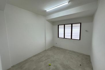 FREEHOLD 3-bed Pangsapuri Laksamana Cheng Ho