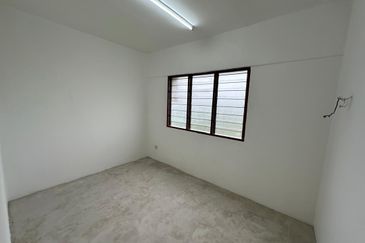 FREEHOLD 3-bed Pangsapuri Laksamana Cheng Ho