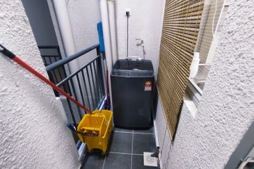 FULLY FURNISHED 3-bed Seri Serindit Apartment near Semabok