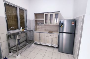 FULLY FURNISHED 3-bed Seri Serindit Apartment near Semabok