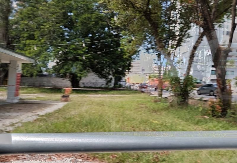 SEBELAH JALAN UTAMA Tun Sri Lanang Freehold MCL Tanah Komersial Durian Daun