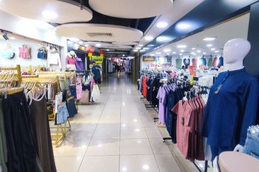 STRATEGIC LOCATION CORNER Retail Space Shop Lot Dataran Pahlawan Megamall Bandar Hilir Mahkota Parade Melaka Raya