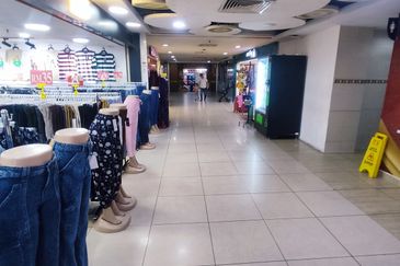 STRATEGIC LOCATION CORNER Retail Space Shop Lot Dataran Pahlawan Megamall Bandar Hilir Mahkota Parade Melaka Raya