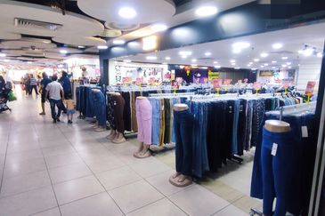 STRATEGIC LOCATION CORNER Retail Space Shop Lot Dataran Pahlawan Megamall Bandar Hilir Mahkota Parade Melaka Raya