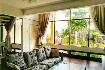 Golden Coast Condominium