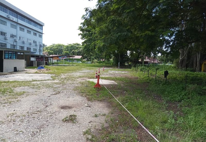 SEBELAH JALAN UTAMA Tun Sri Lanang Freehold MCL Tanah Komersial Durian Daun