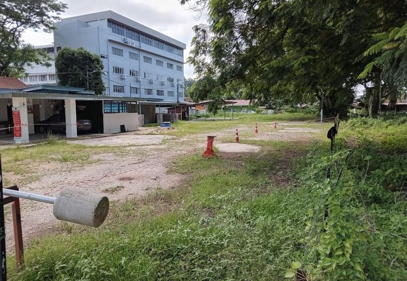 SEBELAH JALAN UTAMA Tun Sri Lanang Freehold MCL Tanah Komersial Durian Daun