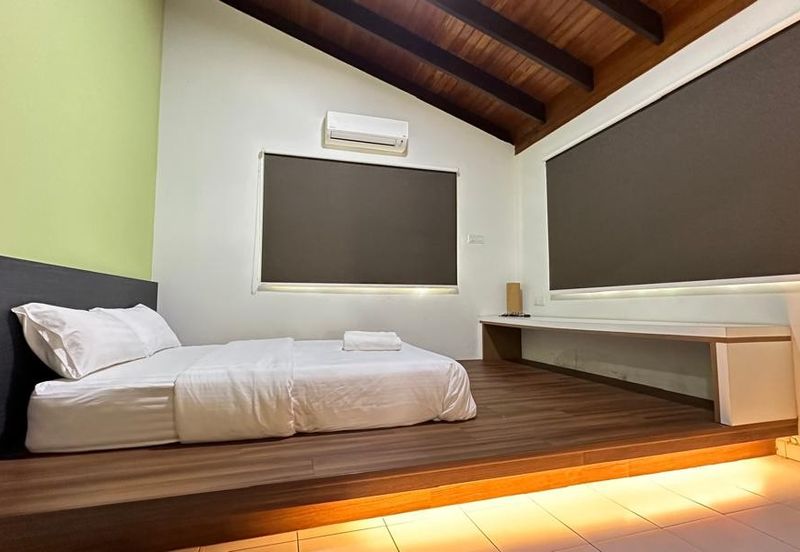 RENOVATED FREEHOLD FULLY FURNISHED Double 2 Storey Bungalow Banglo Taman Mawar Klebang Besar Tanjung Kling Limbongan Kota Laksamana Syahbandar 