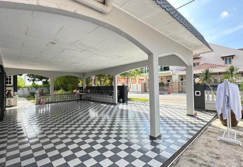 RENOVATED FREEHOLD FULLY FURNISHED Double 2 Storey Bungalow Banglo Taman Mawar Klebang Besar Tanjung Kling Limbongan Kota Laksamana Syahbandar 