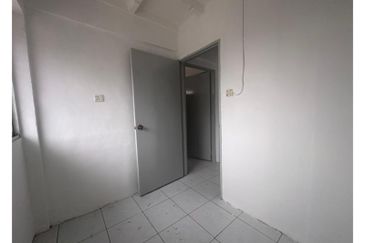 Telipok Square Apartment